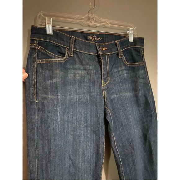 Old Navy Medium Wash The Diva Straight Leg Jeans NWOT Size 6 Long - Picture 3 of 6